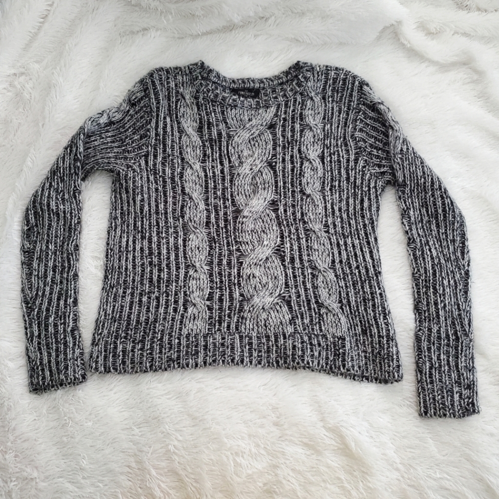 Sz S F21 Black and White Yarn Sweater